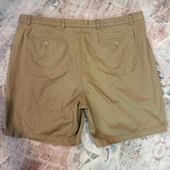 Roundtree & Yorke tan men's khaki chino shorts, waist 46 in. - Picture 2 of 5